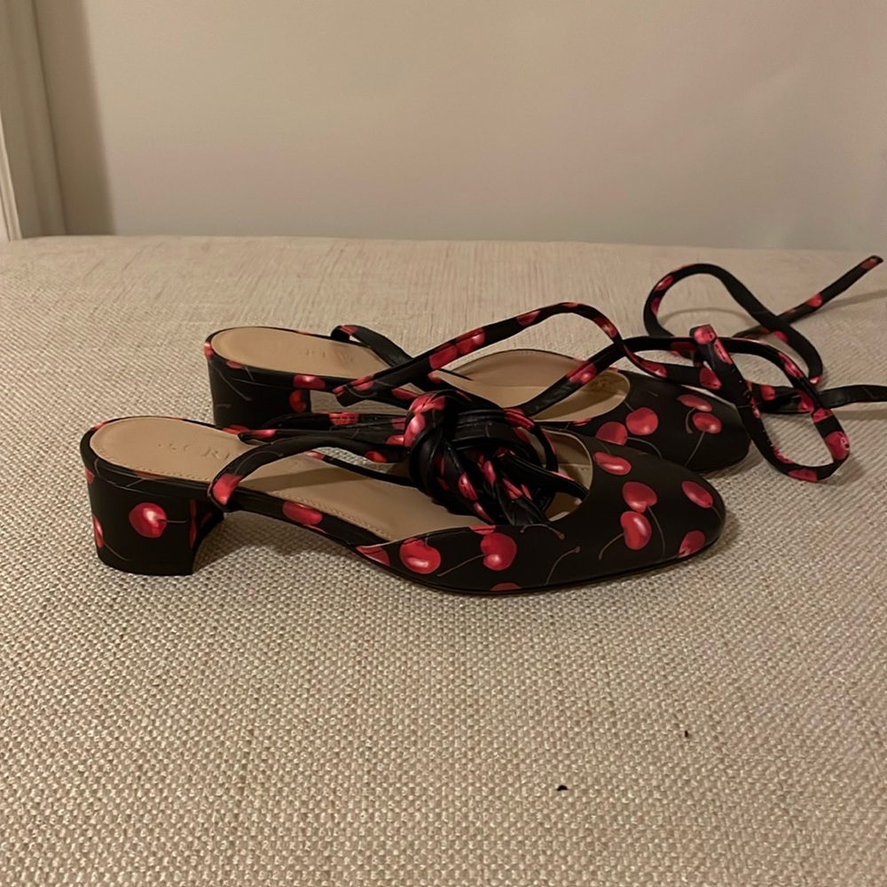 Low heel leather cherry print sandals